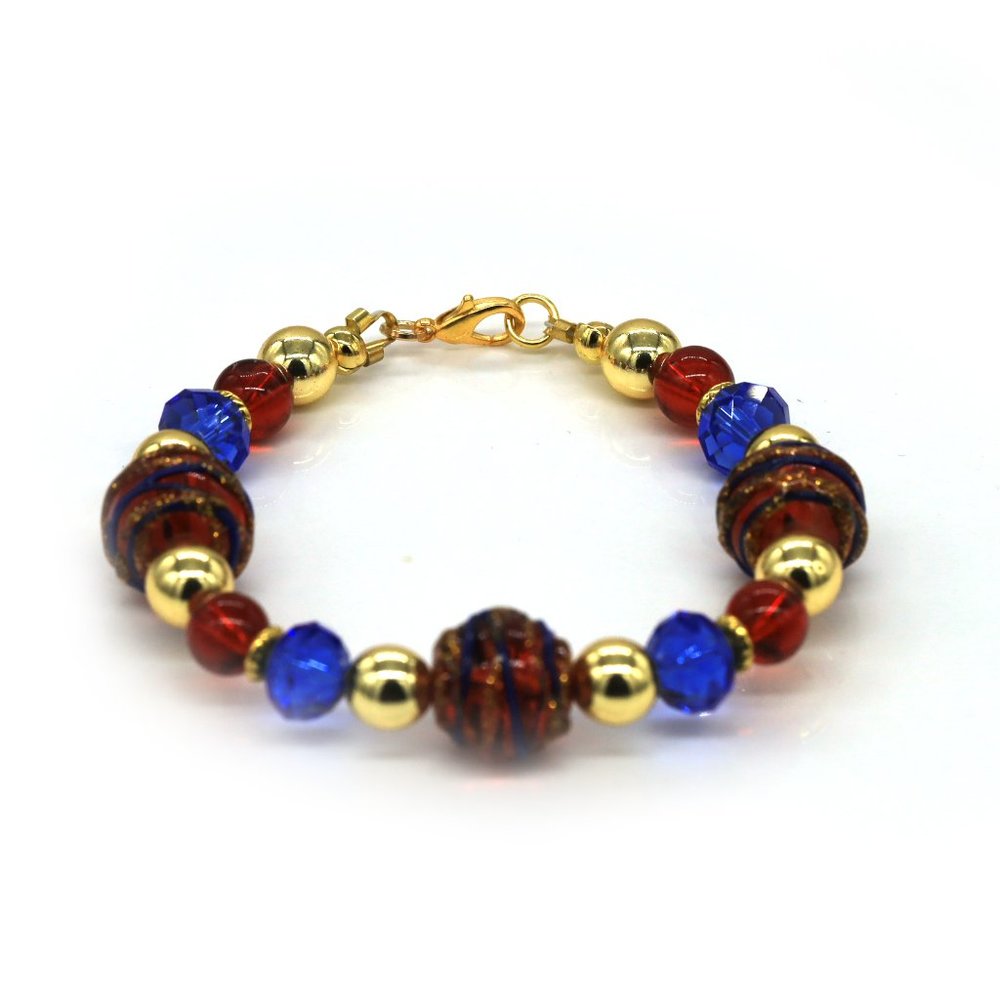Wonder Woman theme color bracelet with figurine included. - Picture 3 of 4